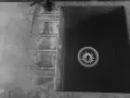 Czarny zlew granitowy z ociekaczem i baterią.