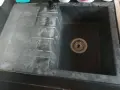 Jak usunąć kamień z czarnego zlewu? Pozbądź się go na zawsze!