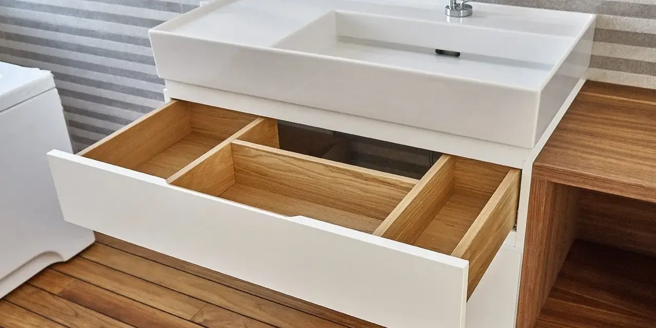 Jak zrobić szafki łazienkowe? DIY poradnik krok po kroku.