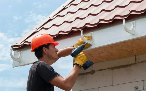 Jak zamocować rynny? Poradnik DIY: Krok po kroku i bez błędów