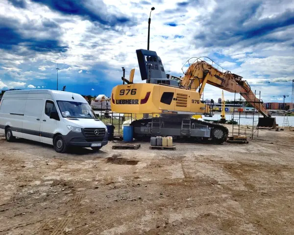Olej hydrauliczny Liebherr: Jak uniknąć awarii za 30 000 zł?