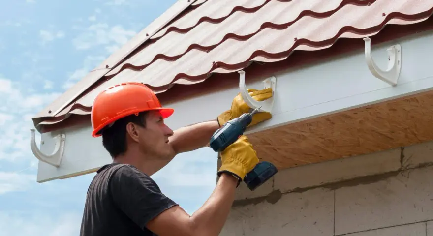 Jak zamocować rynny? Poradnik DIY: Krok po kroku i bez błędów