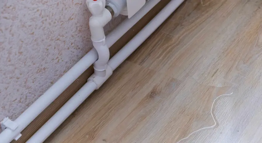 Rury CO szpecą wnętrze? 4 metody na ich ukrycie!